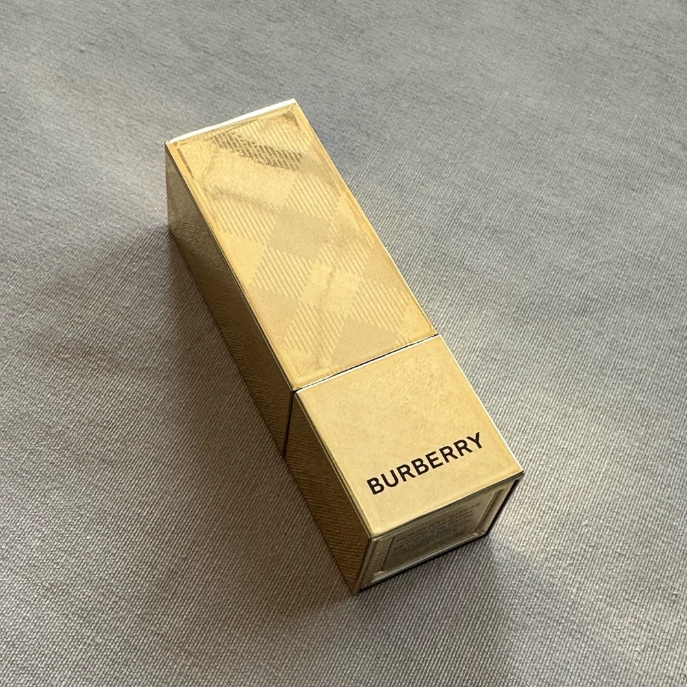 Burberry kisses rebellious rose no.44